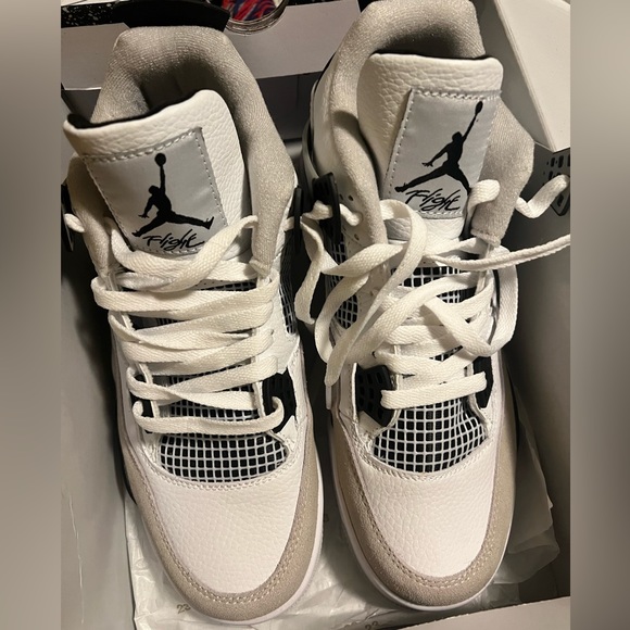 Men’s size 11 Jordan 4’s Retro Military Black in color. NWT. Never worn. - Picture 4 of 13